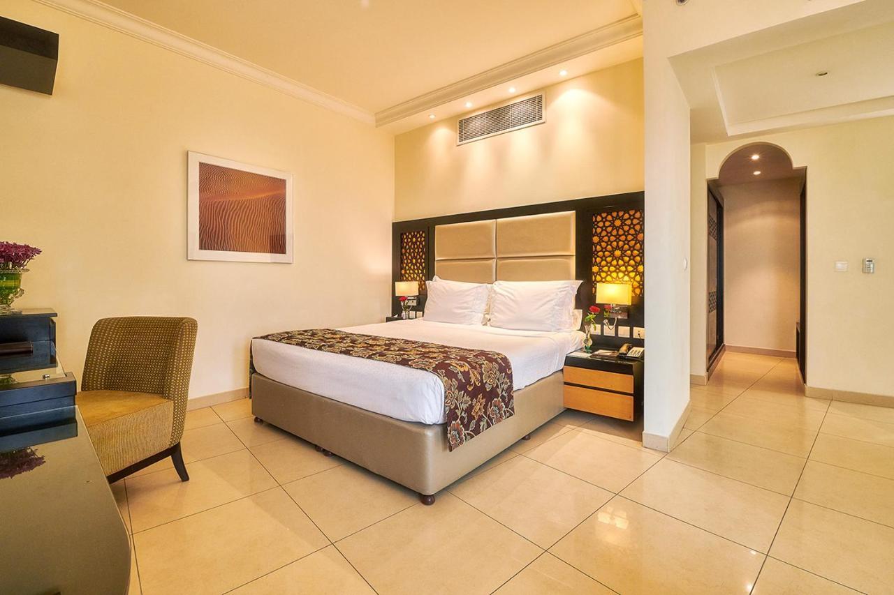 Bahi Ajman Palace Hotel מראה חיצוני תמונה